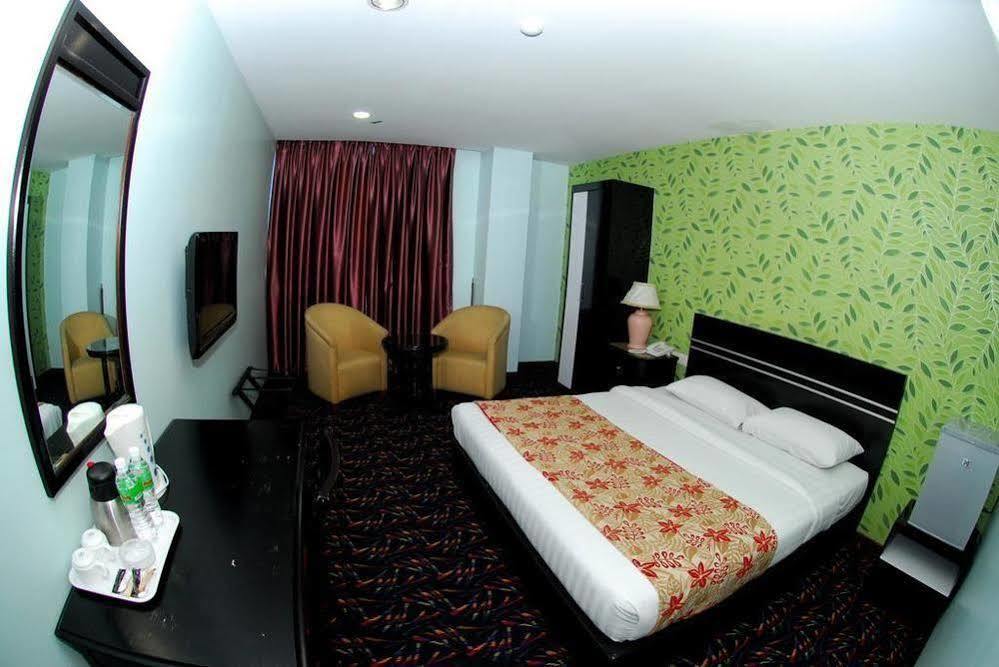 Bluebell Hotel Skudai Exteriör bild